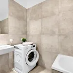 Apartment Luxury In -2-bright-secure&freeparking