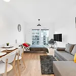 Luxury In -2-bright-secure&freeparking * Lodz