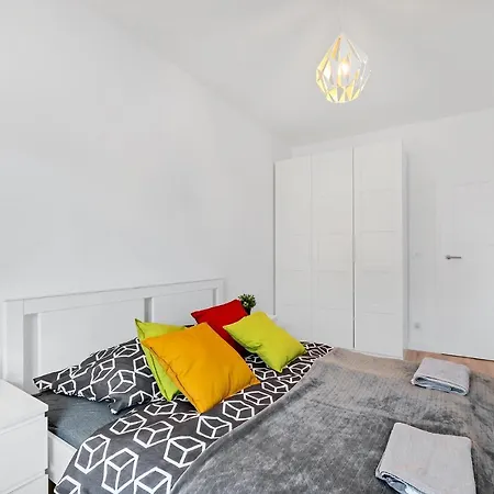 Luxury In -2-bright-secure&freeparking Apartment Lodz