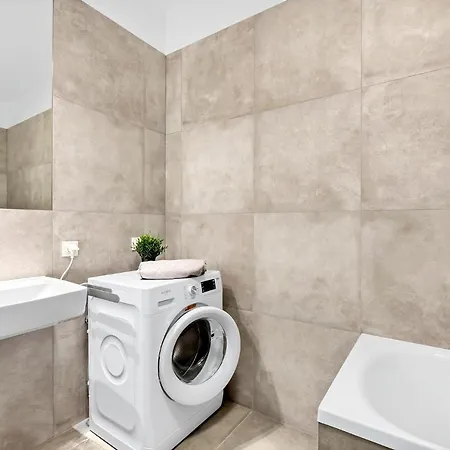 Apartment Luxury In -2-bright-secure&freeparking